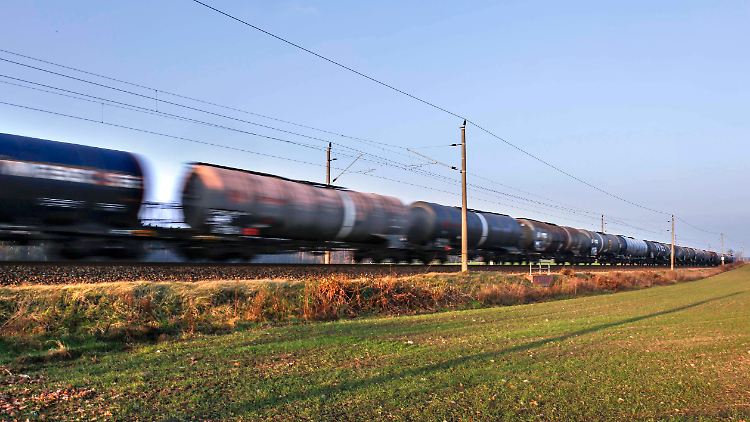 Wasserstoff soll in bestehenden Kesselwagen der Güterbahn von den Seehäfen ins Hinterland transportiert werden.