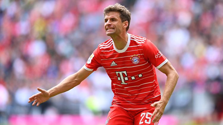 "Ich habe eine ganz schöne Krawatte", sagte Thomas Müller.