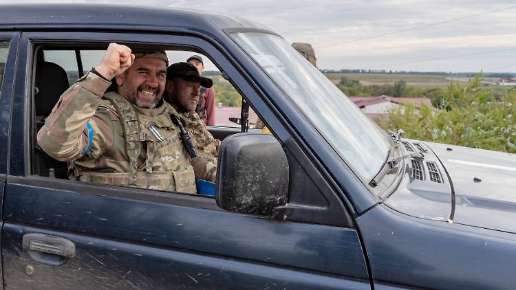 Ukrainische Soldaten auf dem Vormarsch.