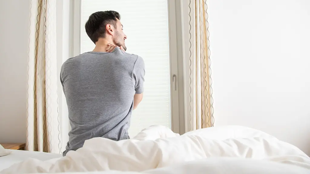 Massagepistolen-versprechen-Nackenschmerzen-und-Muskelkater-zu-lindern-und-das-ohne-eine-helfende-Hand