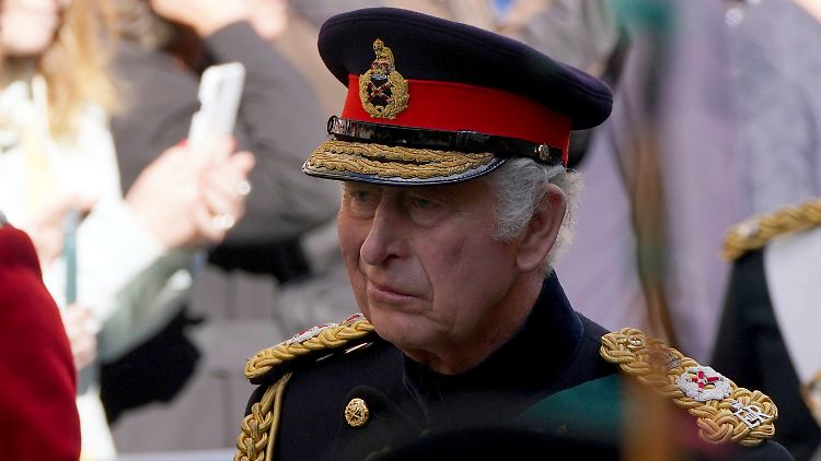 Geleitete den Sarg seiner verstorbenen Mutter durch Edinburgh: König Charles III.
