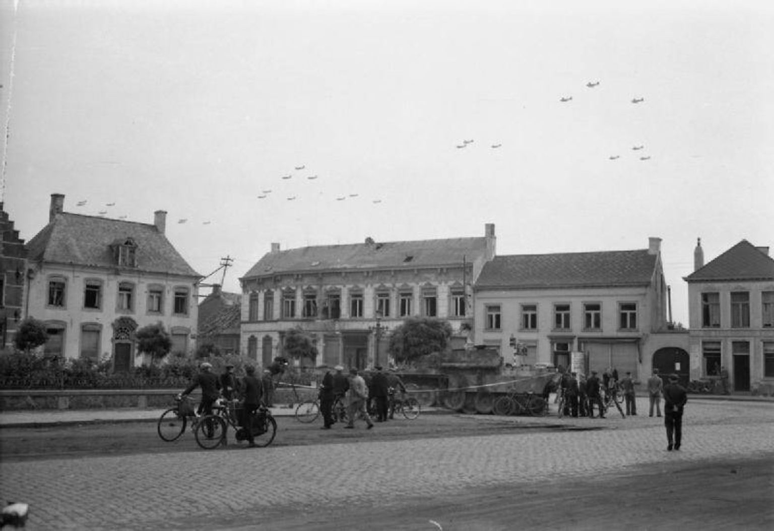 Am Mittag des 17. September 1944 ereignet sich über der niederländischen Provinz Geldern ein imposantes Schauspiel. 