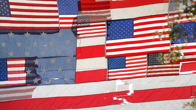 Dem Mädchen zu Ehren wurde eine US-Flagge gehisst, die aus den Trümmern des WTC geborgen worden war.