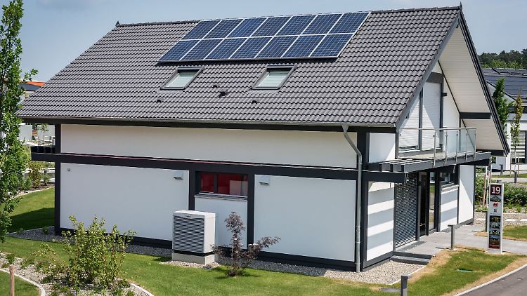 Solaranlagen zum Heizen eines Gebäudes werden fast immer mit anderen Heizungen kombiniert.