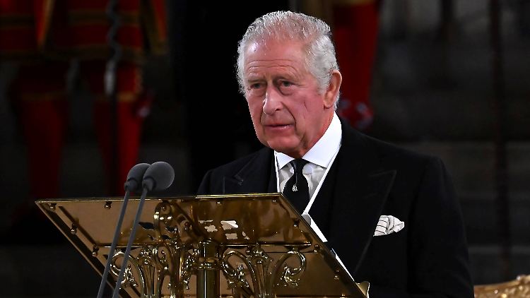 "Alles, was er getan hat, ist vorbildlich" - Royal-Kenner Andrew Morton attestiert dem neuen König Charles III. großes Geschick.