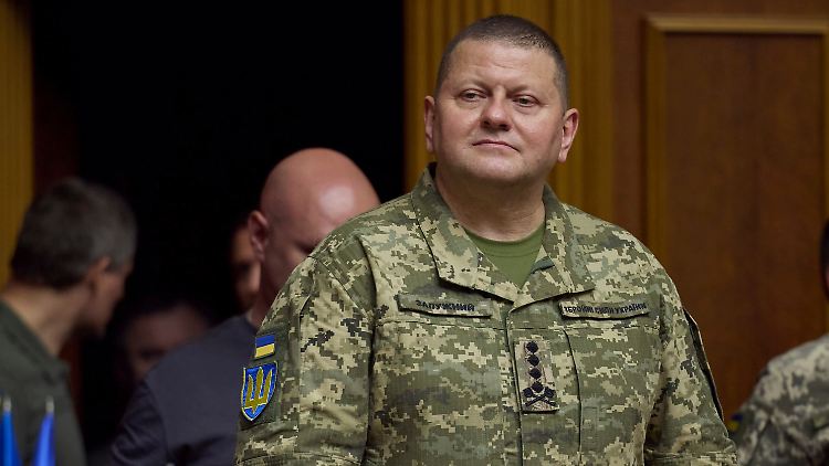Der Oberkommandeur der ukrainischen Armee, Walerij Saluschnyj, wird in der Ukraine als Held gefeiert. 