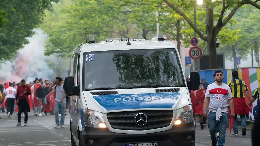 4398c261c1483aa59ab0096dc8b2cff9