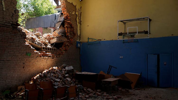 Bei russischen Angriffen in der Ukraine wurden zahlreiche Schulen zerstört. 