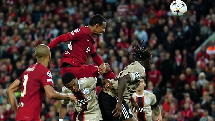 Und jetzt ins Tor: Joel Matip wuchtet Liverpool aus der Krise. 