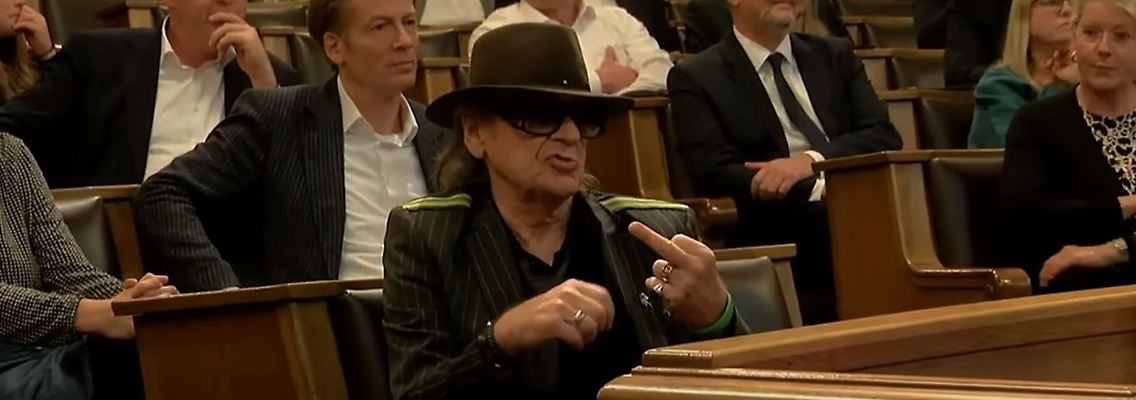 Lindenberg stinkefinger.JPG