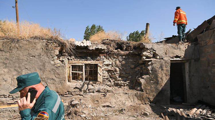Ein zerstörtes Haus in Vardenis, nahe der Grenze zu Aserbaidschan. In der Nacht zu Dienstag flogen die ersten Raketen auf Armenien. 