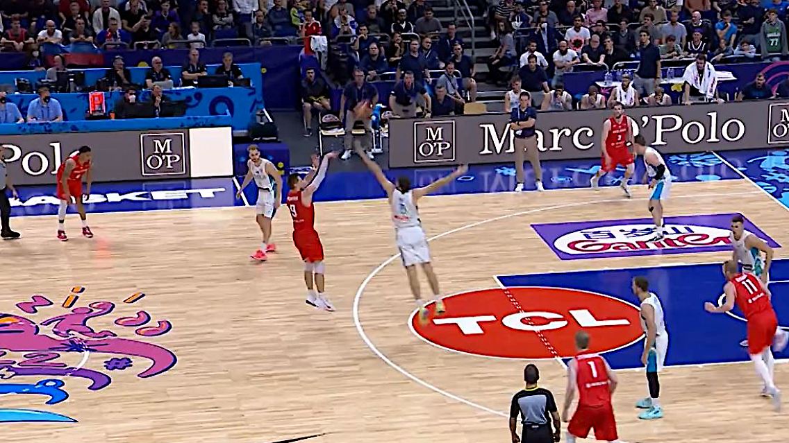 Polen_Slowenien_Basketball.JPG