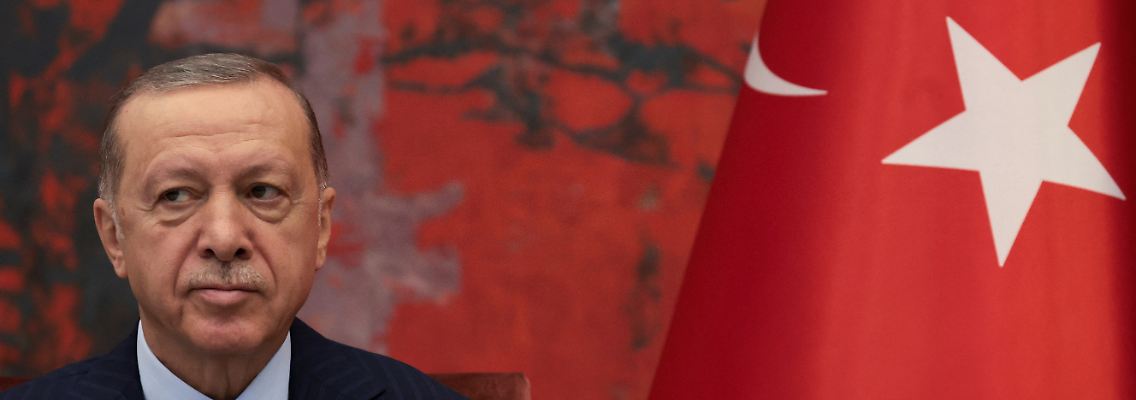 2022-09-07T094910Z_1833706777_RC29CW9W166W_RTRMADP_3_SERBIA-TURKEY-ERDOGAN.JPG