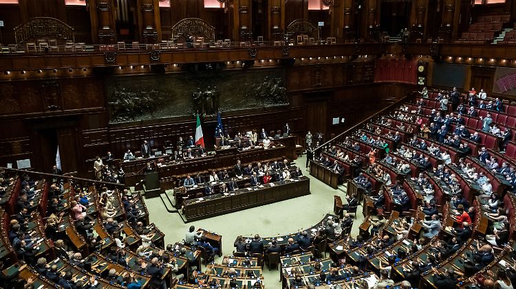 Vorgezogene Neuwahlen in Italien: Blick in den Plenarsaal in Rom.