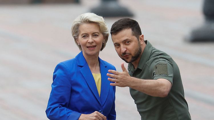 EU-Kommissionschefin von der Leyen unterstützt den EU-Beitritt der Ukraine, Selenskyj schlägt eine Abkürzung vor. 
