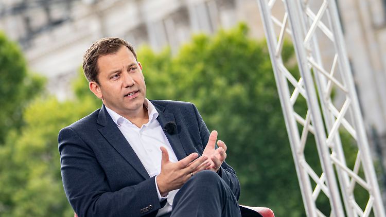 Panzerlieferungen hätten jetzt gar keinen Effekt, meint SPD-Chef Klingbeil.