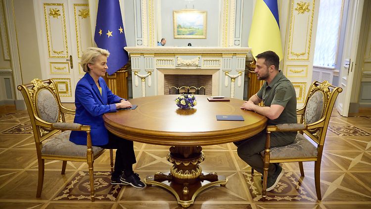 Haben einander im Blick: Die Hilfe für die Ukraine ist teuer, aber Freiheit ist unbezahlbar, sagt von der Leyen nach ihrem Besuch in Kiew.