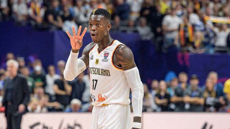 Dennis Schröder zeigt es an: RTL zeigt auch am Sonntag die vier Viertel des letzten EM-Spiels der Deutschen.