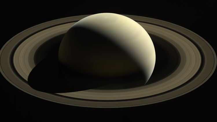 Das von der Raumsonde Cassini aufgenommene Bild zeigt den Saturn mit seinen Ringen.