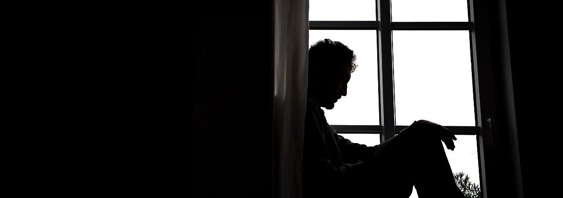 Ein Unfall kann auch psychisch Spuren hinterlassen. Die Allgemeinen Bedingungen privater Unfallversicherungen schließen Leistungen zu psychischen Folgen wie posttraumatischen Belastungsstörungen allerdings oft aus.
