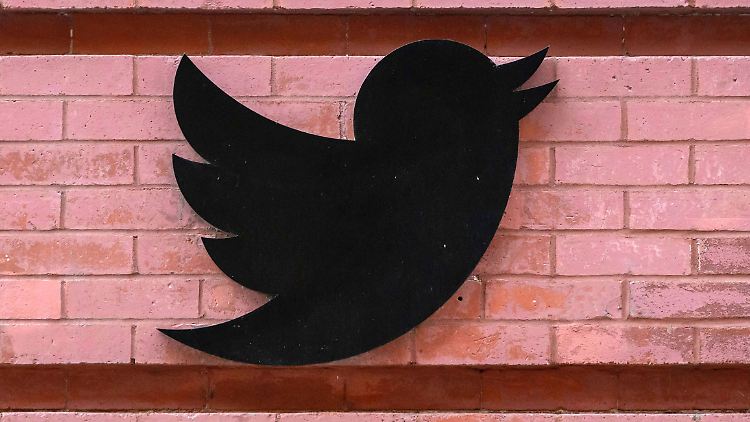 Elon Musk hat seine Klage gegen den Kurznachrichtendienst Twitter neu ausgerichtet. Jetzt wirft er der Plattform aus San Francisco Betrug vor. Der Prozess startet in vier Wochen.
