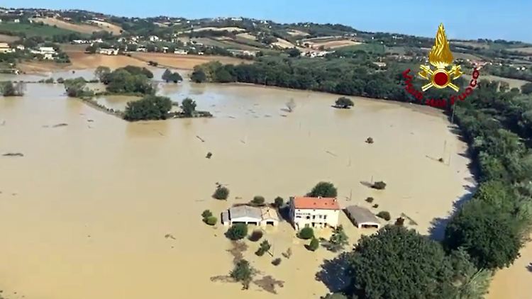 Massive Niederschläge innerhalb weniger Stunden haben in der italienischen Region Marken Todesopfer gefordert und große Schäden angerichtet.