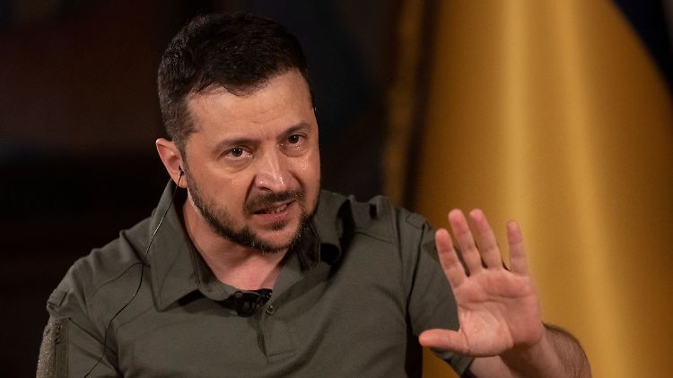Die Welt dürfe nicht zusehen, wie der "Terrorstaat" Russland töte und foltere, mahnte Selenskyj.