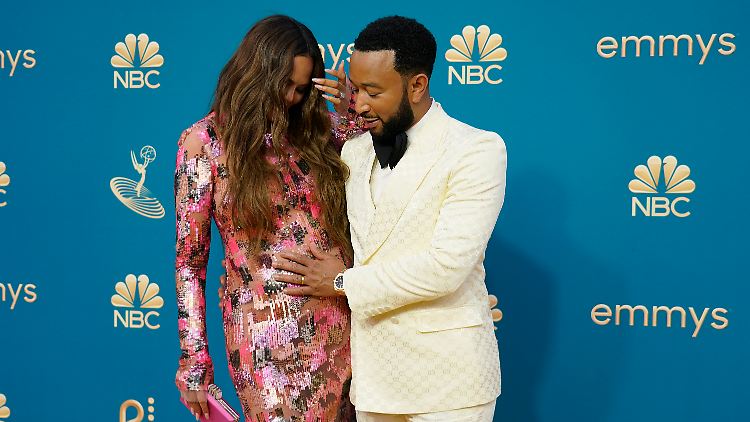 Teigen und ihr Mann freuen sich wieder auf ein Baby.