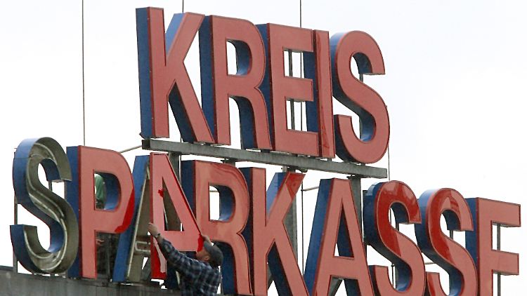 Die Kreissparkasse will das Geld von der Versicherung wiederbekommen.