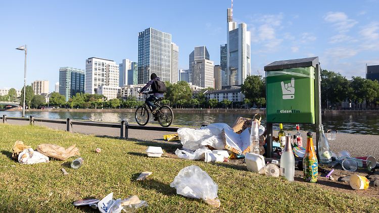 "Nicht Wegwerfplastik, sondern Mehrweg soll der neue Standard werden", betonte Lemke.