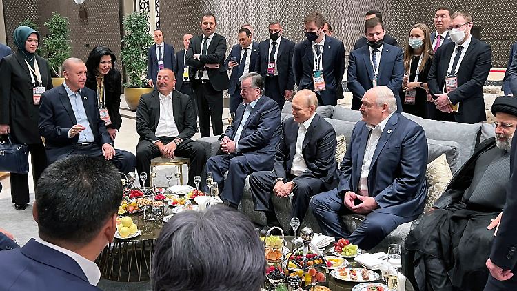 Künftig möchte Präsident Erdogan (l.) nicht nur Dialogpartner der Shanghaier Organisation für Zusammenarbeit sein. 