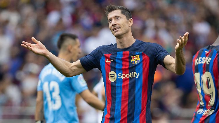 Tja, machse nix: Robert Lewandowski und sein FC Barcelona müssen gegen Manchester United ran.