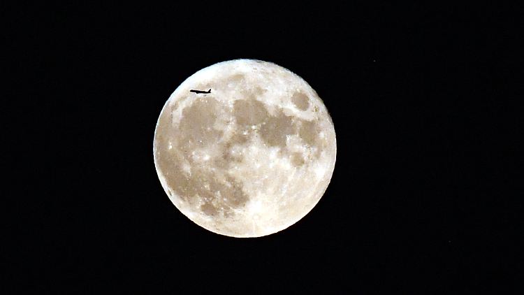 Der Mond werde sich zu einem neuen Wirtschaftsraum entwickeln, erwartet Aschbacher.