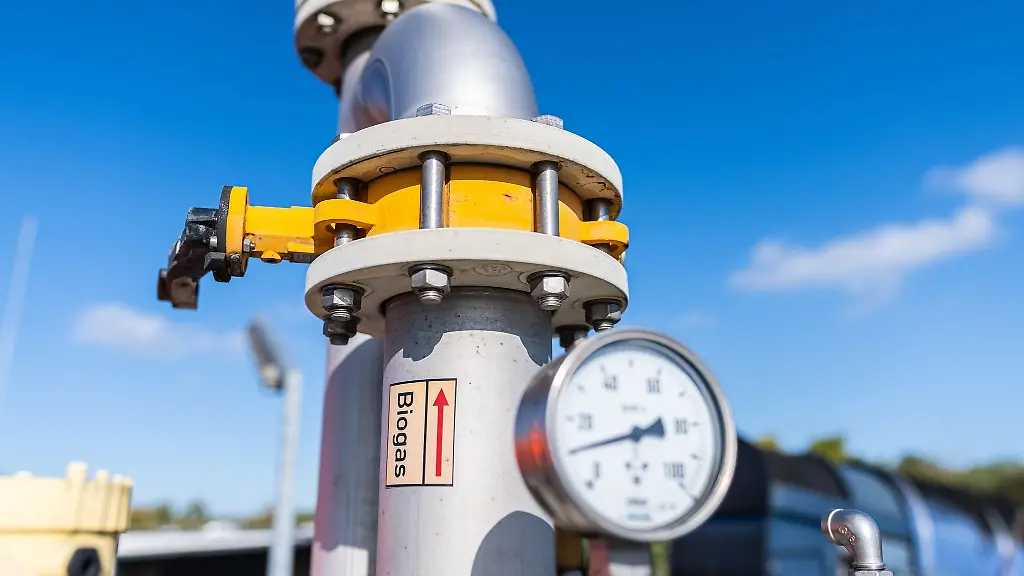 Eine-Anlage-in-der-Biogas-erzeugt-wird