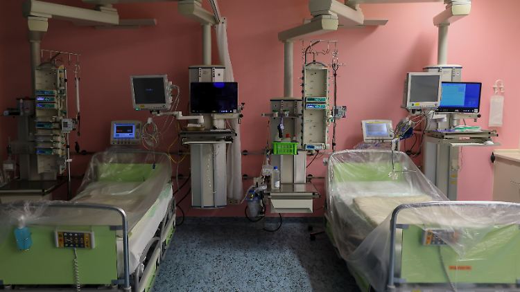 Nach Angaben grüner Gesundheitspolitiker verbraucht ein Krankenhausbett aktuell so viel Energie wie ein Einfamilienhaus. 