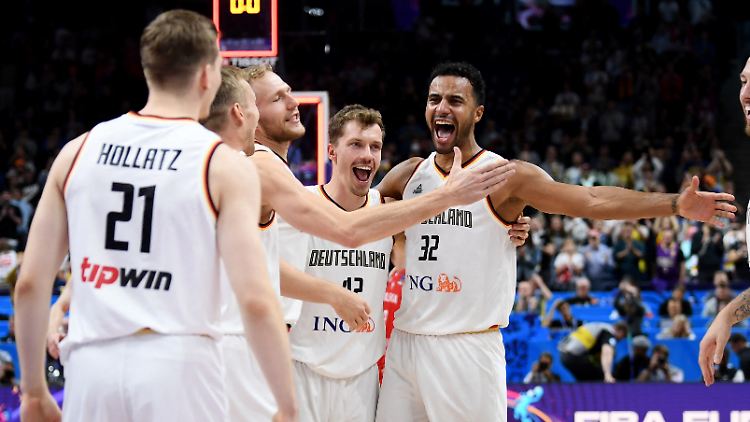 Die Freude kommt schon in den Sekunden vor der finalen Sirene.