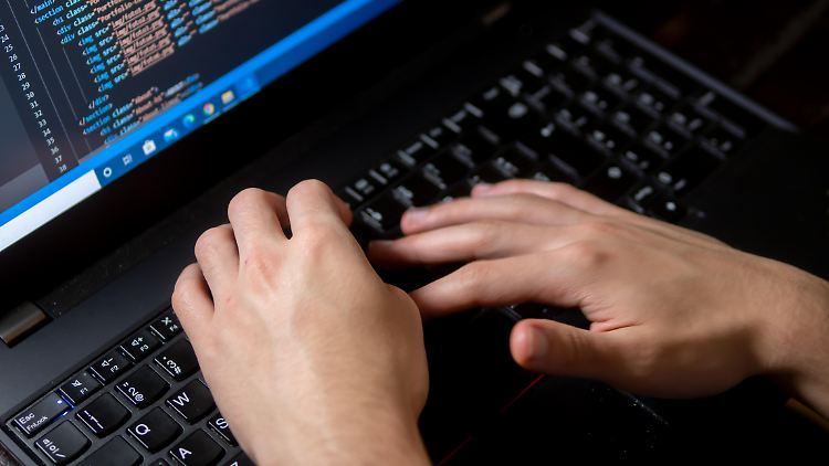 In einigen Bundesländern ist Informatik bereits Pflichtfach, jedoch gibt es dafür bislang keine einheitliche Regelung.