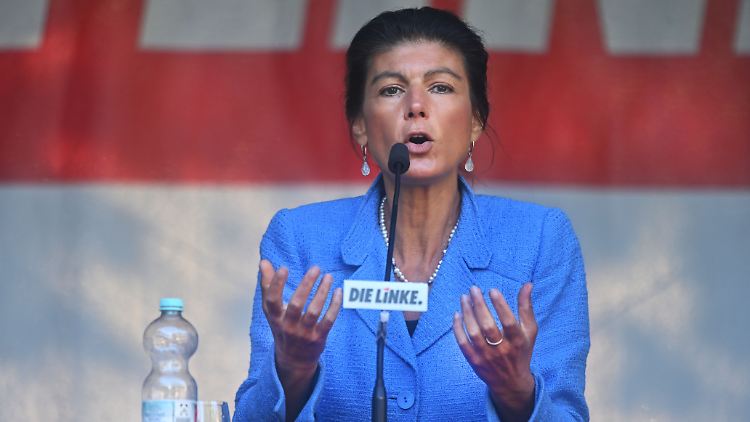 Wagenknecht verlangte ein Ende der Sanktionen gegen Moskau, um weiter billige Energie zu importieren. 