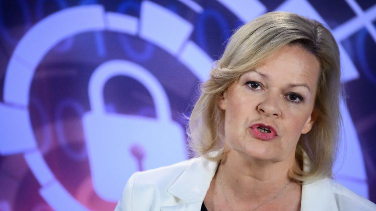 Experten vermuten Druck aus dem eigenen Ministerium als Grund für den Vorstoß von Nancy Faeser.