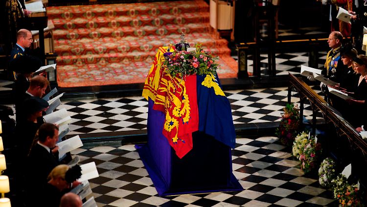 Der Leichnam von Queen Elizabeth II. wurde auf Schloss Windsor beigesetzt.