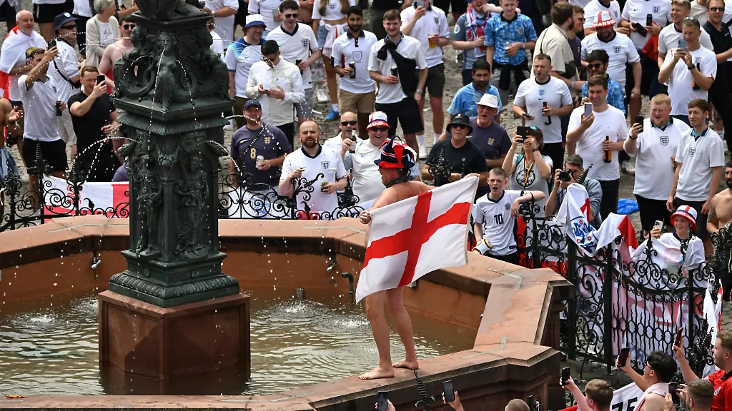 4d94f2dc01ea39876bf27cc2a62fe01b