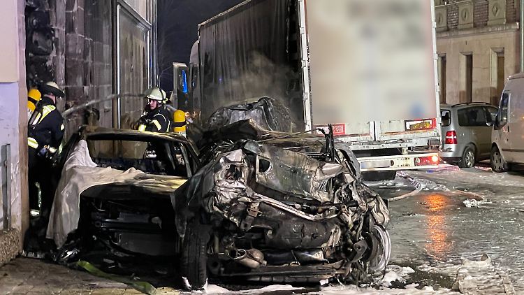 Der Unfallfahrer richtete mit seinem Sattelzug großen Schaden an.