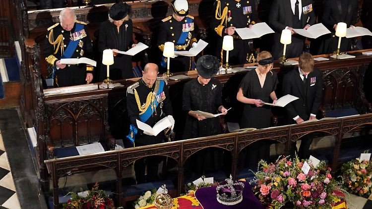 Der Platz vor König Charles III. wurde beim Staatsbegräbnis frei gehalten. 