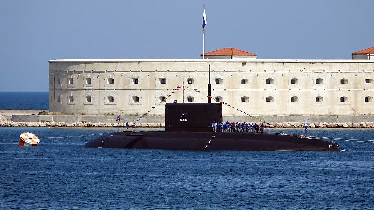 Ein russisches U-Boot der Kilo-Klasse vor Sewastopol. 