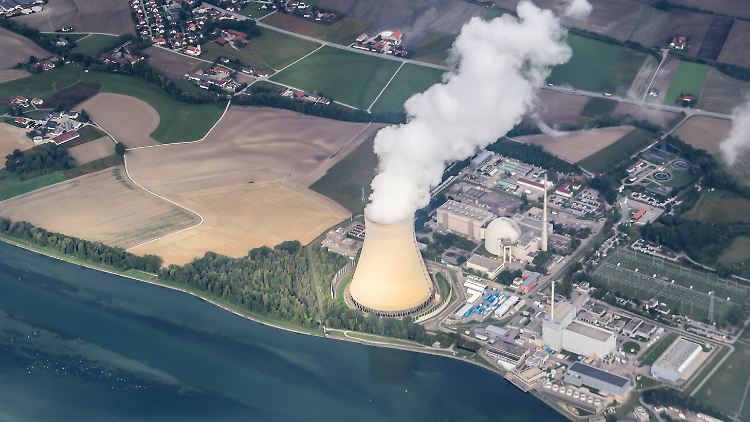 Aus der Vogelperspektive sieht es einfach aus: Ein Ventilproblem beim Atomkraftwerk Isar 2 erhitzt die Gemüter in München und Berlin. 
