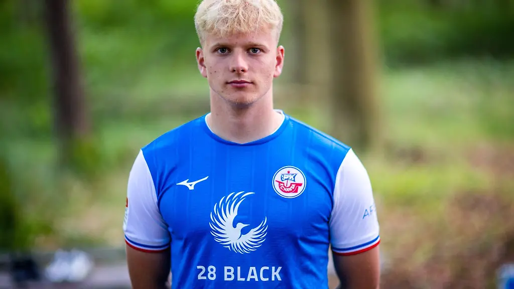 Milosz-Brzozowski-vom-FC-Hansa-Rostock-Der-Mittelfeldspieler-wird-ein-Jahr-nach-Polen-zu-Wisla-Plock-verliehen