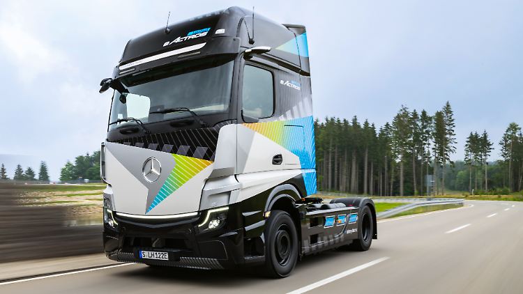 Mercedes macht den eActros für die Langstrecke fit.