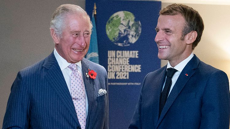 Sie können wohl ganz gut miteinander: König Charles (l.) und Emmanuel Macron (Archivbild aus dem November 2021).