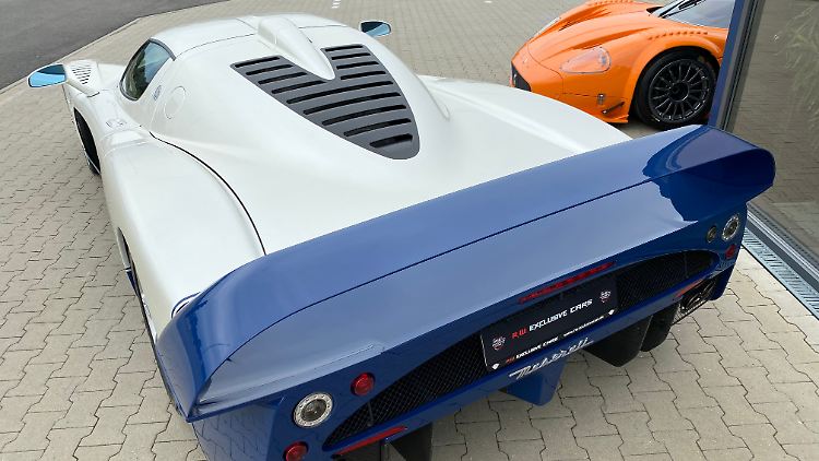 Weiß-Blau ist die traditionelle Farbe für den Maserati MC12.