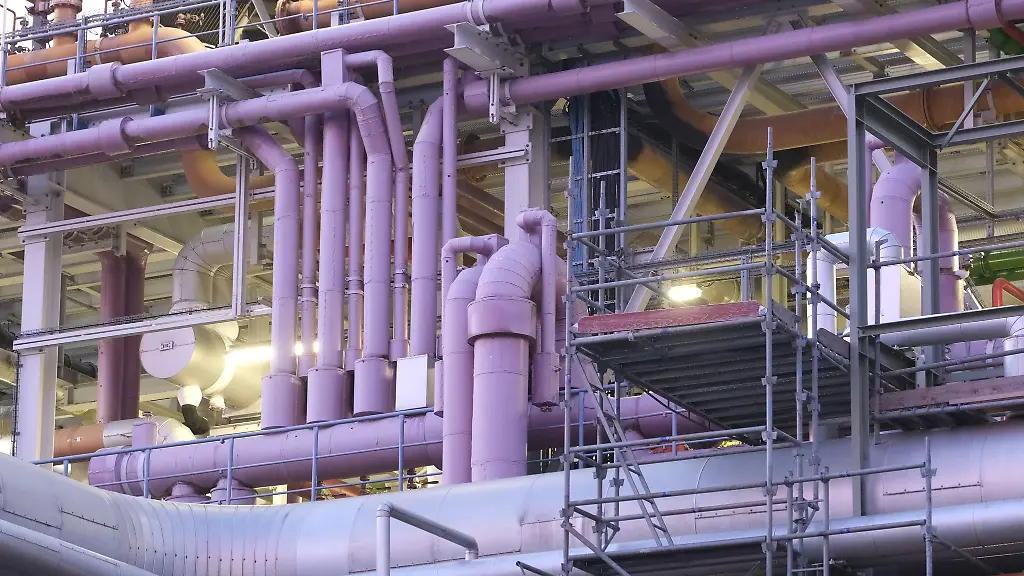 Eine-Anlage-auf-dem-Gelaende-der-Wacker-Chemie-Nuenchritz